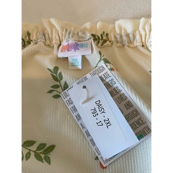 Lularoe Ruffle Daisy style edge Tank NWT 2xL Cream with flowers - Picture 4 of 6